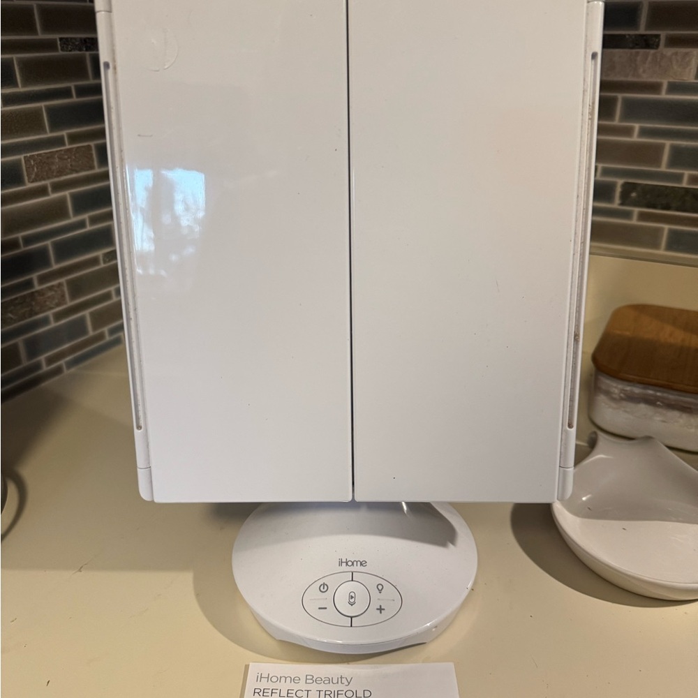 iHome Beauty White Trifold Vanity Mirror